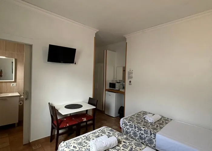 Apartamentos Y Habitaciones Villa Marina